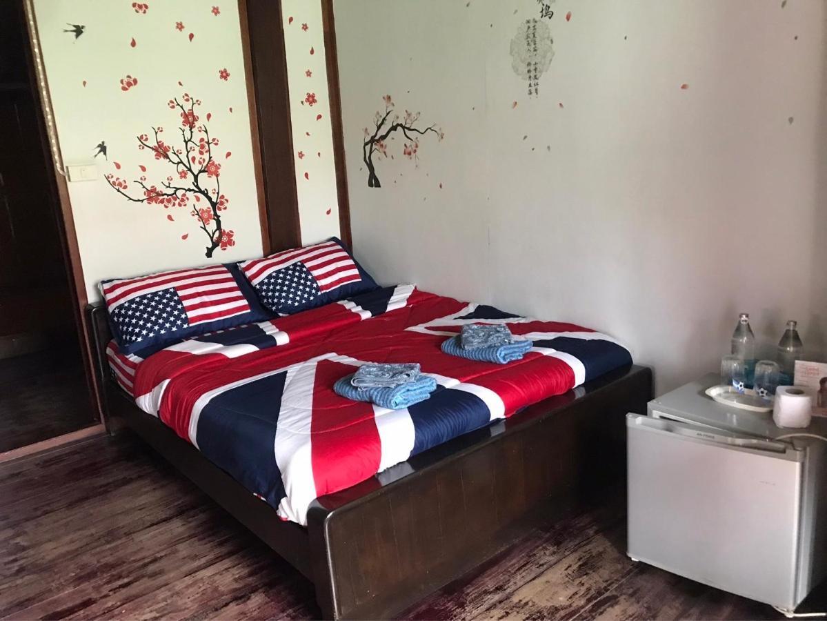 Solarcell Walking Street Homestay - โซล่าเซลล์ถนนคนเดินโฮมสเตย์ Ban Nong Nam Khan Exteriör bild