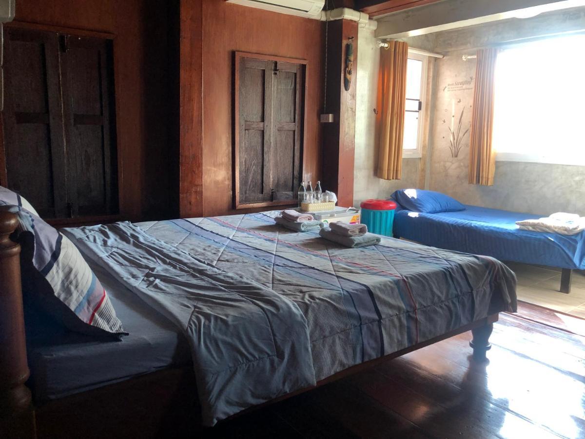 Solarcell Walking Street Homestay - โซล่าเซลล์ถนนคนเดินโฮมสเตย์ Ban Nong Nam Khan Exteriör bild