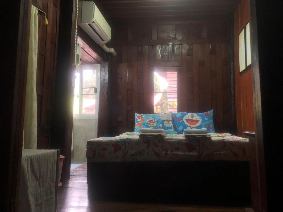 Solarcell Walking Street Homestay - โซล่าเซลล์ถนนคนเดินโฮมสเตย์ Ban Nong Nam Khan Exteriör bild