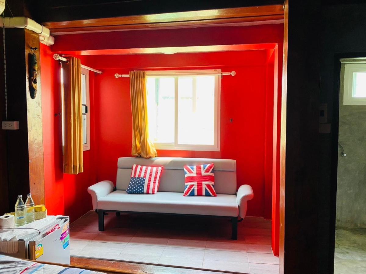 Solarcell Walking Street Homestay - โซล่าเซลล์ถนนคนเดินโฮมสเตย์ Ban Nong Nam Khan Exteriör bild