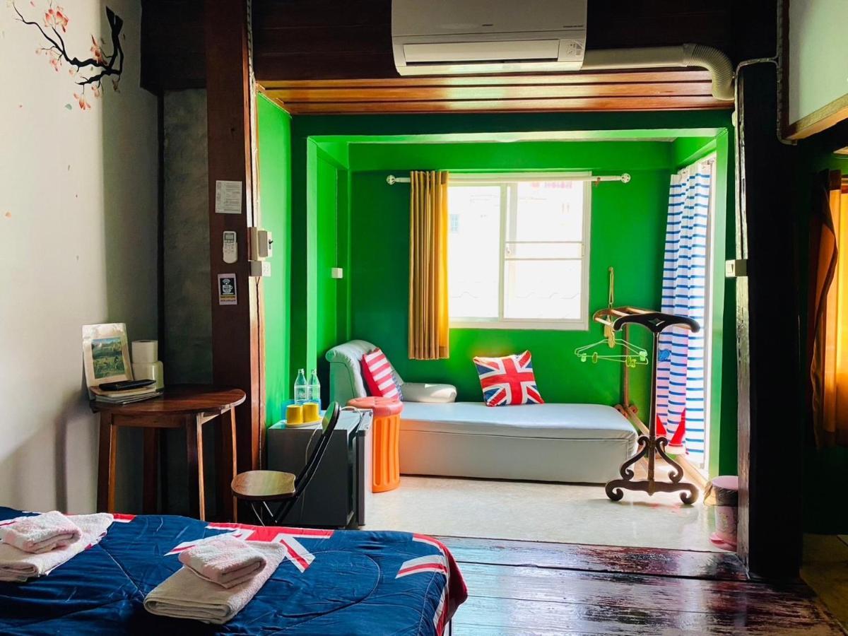 Solarcell Walking Street Homestay - โซล่าเซลล์ถนนคนเดินโฮมสเตย์ Ban Nong Nam Khan Exteriör bild