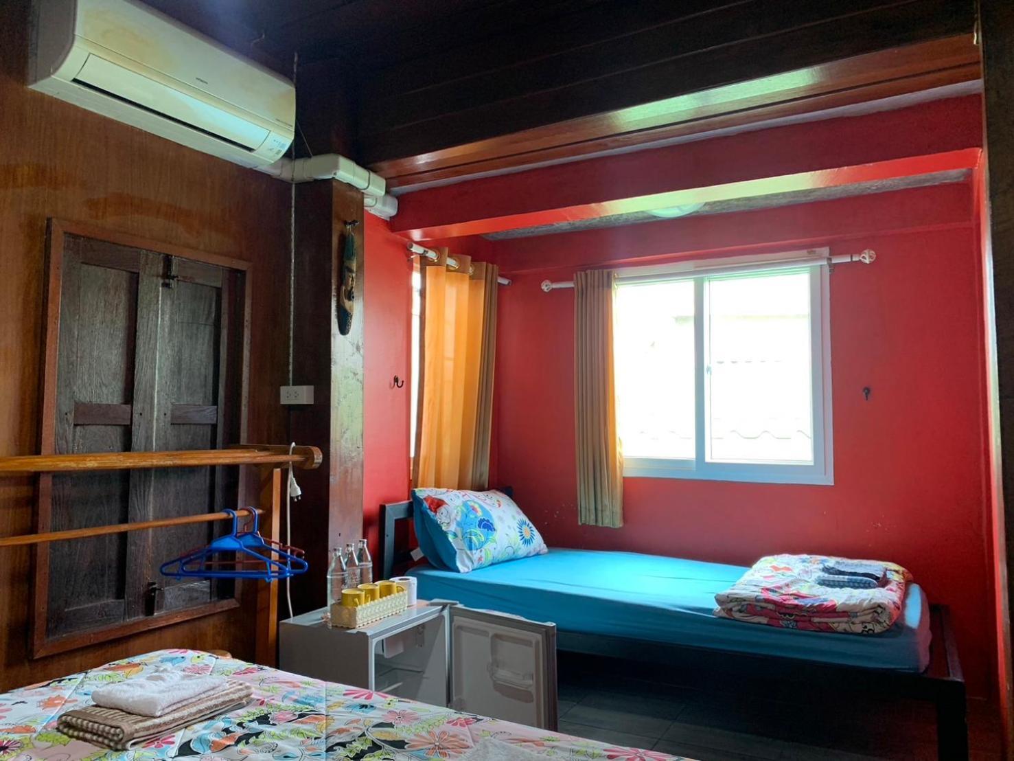 Solarcell Walking Street Homestay - โซล่าเซลล์ถนนคนเดินโฮมสเตย์ Ban Nong Nam Khan Exteriör bild